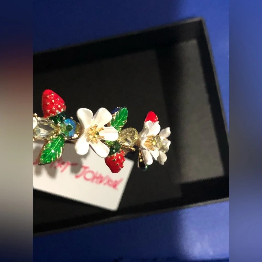 Betsey Johnson strawberry & white flower cubic zirconia gold bangle Bracelet new - Picture 9 of 13